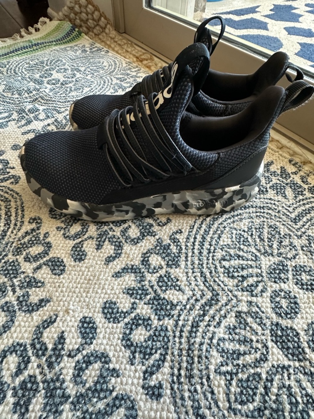 Adidas slip ons boys shoes size 4 - Picture 3 of 7